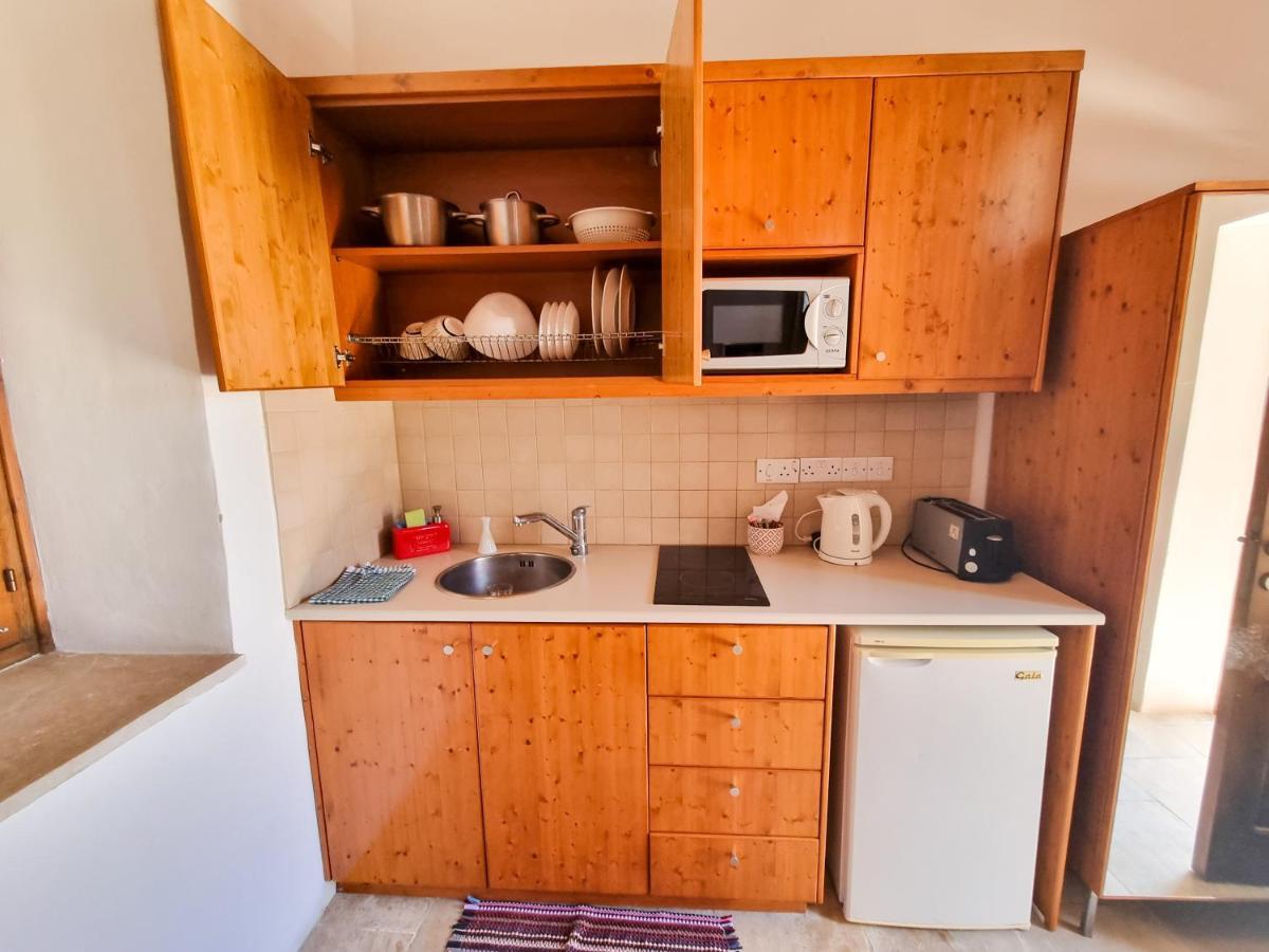 Poolside Escape Studio In Skarinou Village With Pool Facilities Εξωτερικό φωτογραφία
